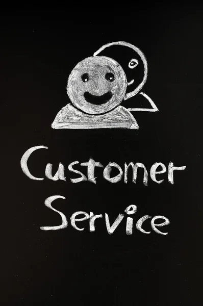 Обслуживание клиентов с человеческими фигурами, нарисованными мелом — стоковое фото