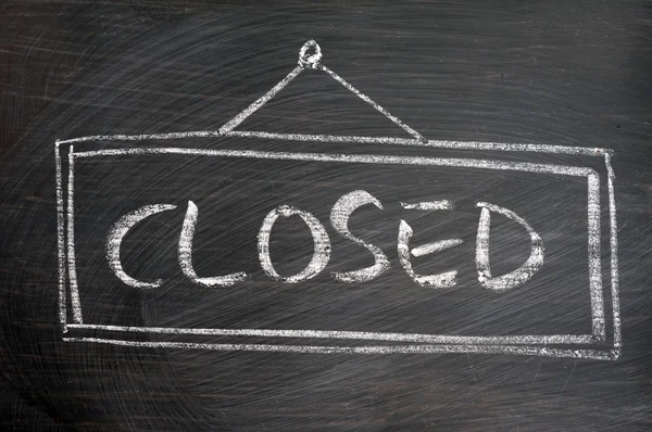 Closed - word written on blackboard — Stock Photo, Image