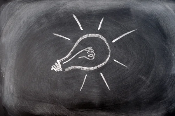 Light bulb drawn on a blackboard — Stock Photo, Image