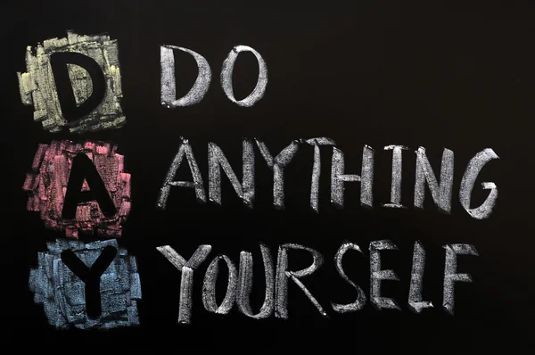 Аббревиатура дня - Do Anything Yourself — стоковое фото