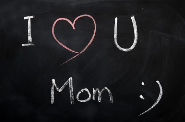 I love you Mom - текст, написанный на доске — стоковое фото