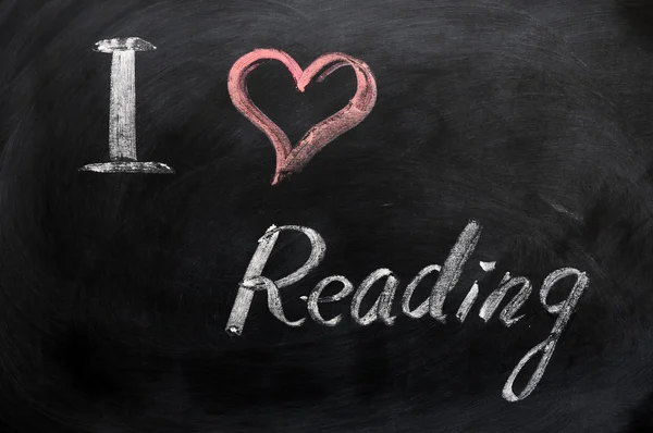 I love reading - text written on a blackboard — Stock Photo, Image