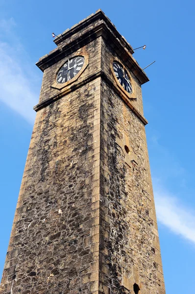 Historischer Uhrturm vor blauem Himmel — Stockfoto