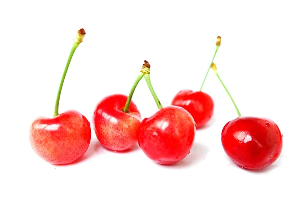 在白色背景上的红色樱桃水果 — 图库照片