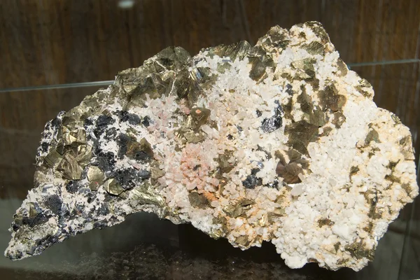 Chalcopyrite, Quartzo, Calcite e Sphalerit — Fotografia de Stock