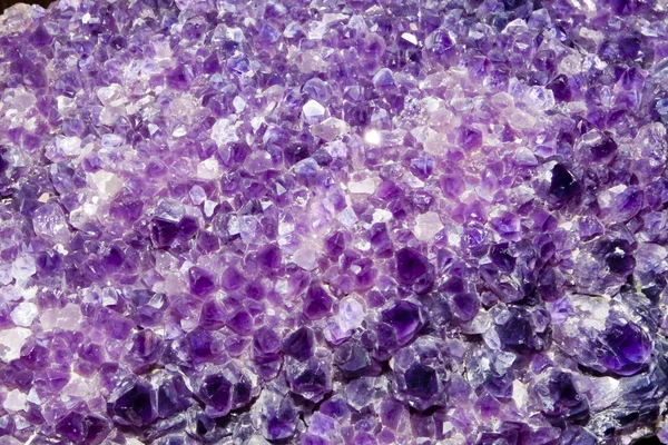 紫色紫水晶群集背景 — 图库照片