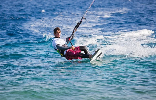 Kite surfování na moři — Stock fotografie