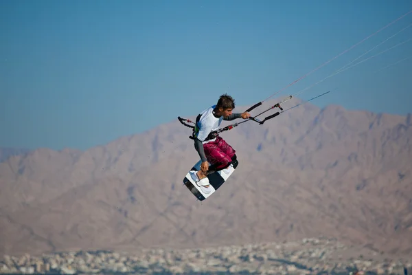 Kitesurfing på havet — Stockfoto