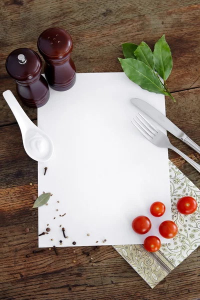 Spezie e altri prodotti ingredienti su notebook . — Foto Stock