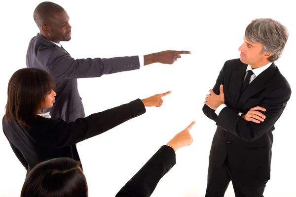 Arbetsgrupp pekar finger åt en kollega — Stockfoto