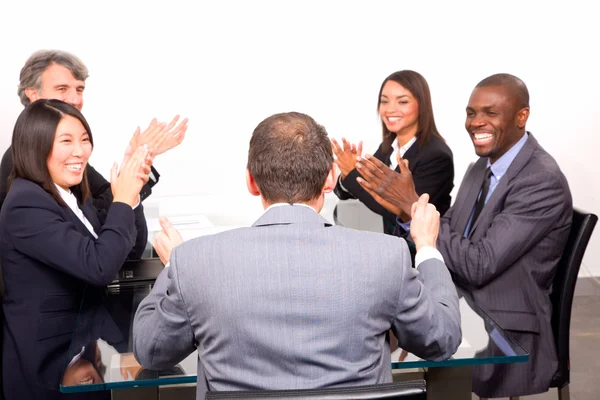 Multi-etnische team tijdens een vergadering — Stockfoto