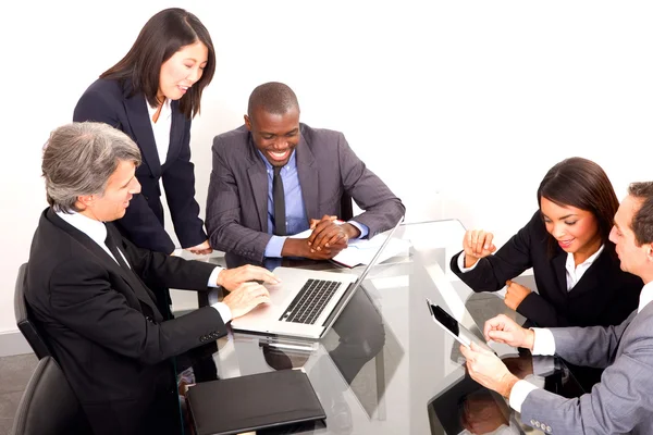 Multiethnisches Team während eines Treffens — Stockfoto