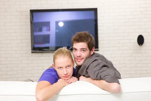 Couple in the living room — Stock Photo, Image