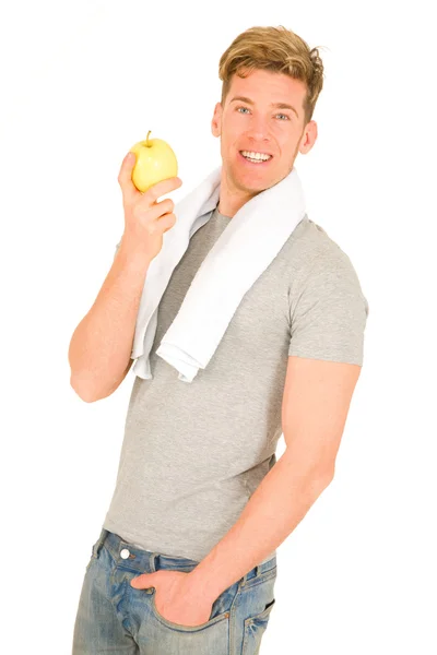 Молодой человек держит яблоко — стоковое фото
