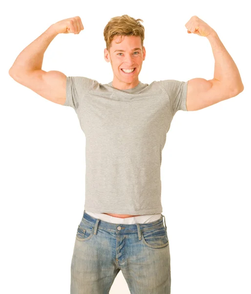Młody człowiek pokazuje swoje bicepsy — Zdjęcie stockowe