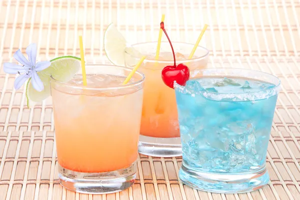 Alcohol margarita cocktails, long island Iced tea — Stock Photo, Image