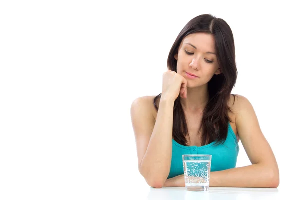 Mulher se preparando para beber um copo de água — Fotografia de Stock