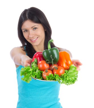 kadın tabak taze sağlıklı vejetaryen sebze salatası ile