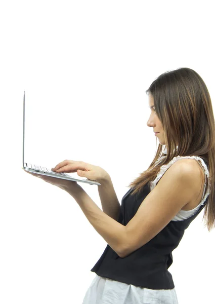 Ділова жінка з сучасним популярним ноутбуком — стокове фото