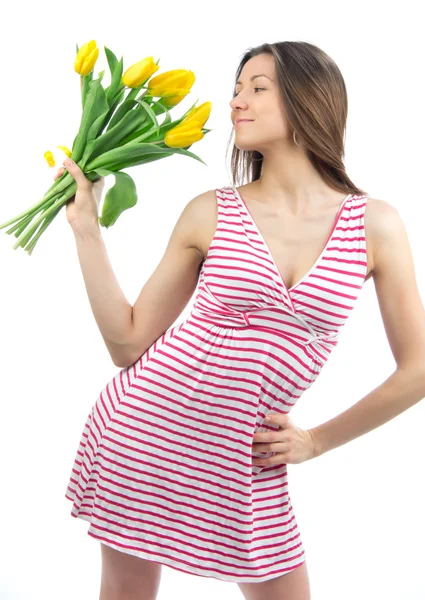 Vrouw met gele tulpen boeket van bloemen glimlachen — Stockfoto