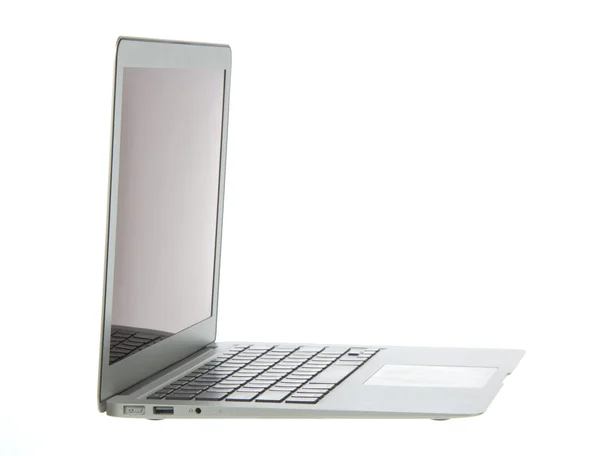 Gümüş alüminyum dizüstü bilgisayar notebook yan — Stok fotoğraf