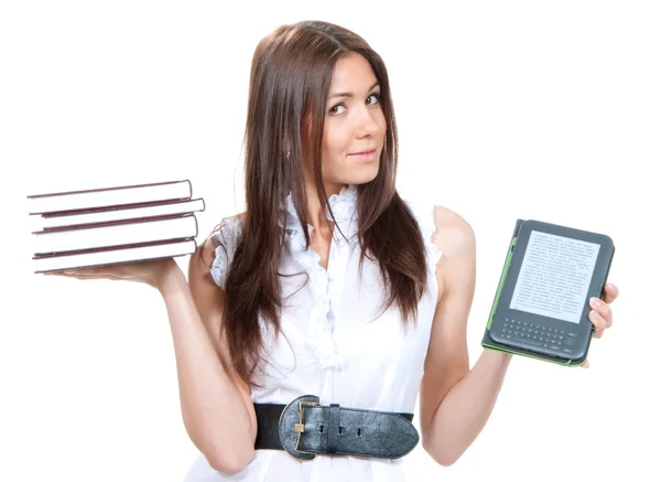 Vrouw vergelijken boeken en digitale ebook reader — Stockfoto