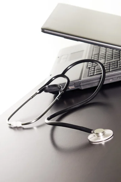 Computer and stethoscope on the table. — Stock Photo, Image