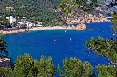 Tossa de mar defne dağ manzarası. Costa brava İspanya.