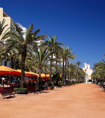 Lloret de mar ana sokakta sahil üzerinde. Costa brava İspanya.