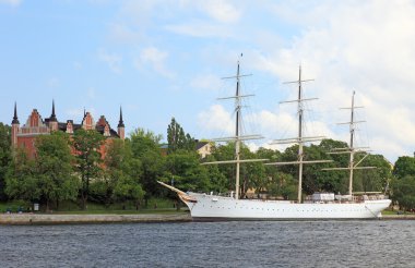 eski savaş gemisi limanındaki stockholm, İsveç.