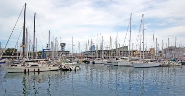 Yat ve yelken tekne barcelona Harbour.