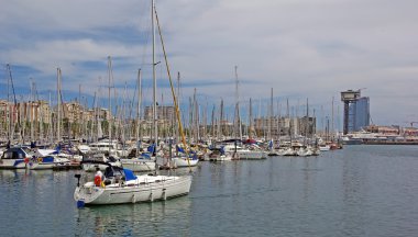 Yat ve yelken tekne barcelona Harbour.