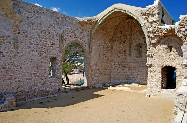 Staré rozvaliny kostela v tossa de mar, costa brava, Španělsko. — Stock fotografie