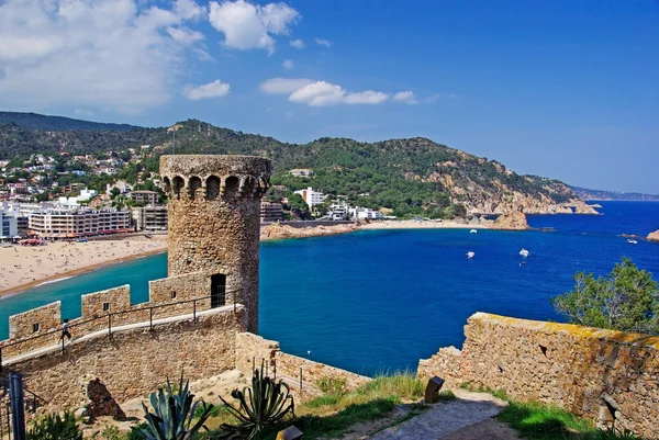 Stadsgezicht van tossa de mar, costa brava, Spanje. — Stockfoto