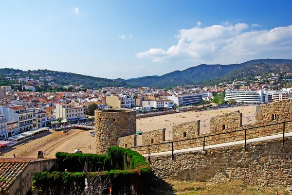 Fortezza e paesaggio urbano di Tossa de Mar. Costa Brava, Spagna . — Foto Stock