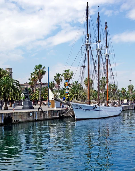 Big sailboat in Barcelona harbour for romantic travel. — Stock Photo, Image