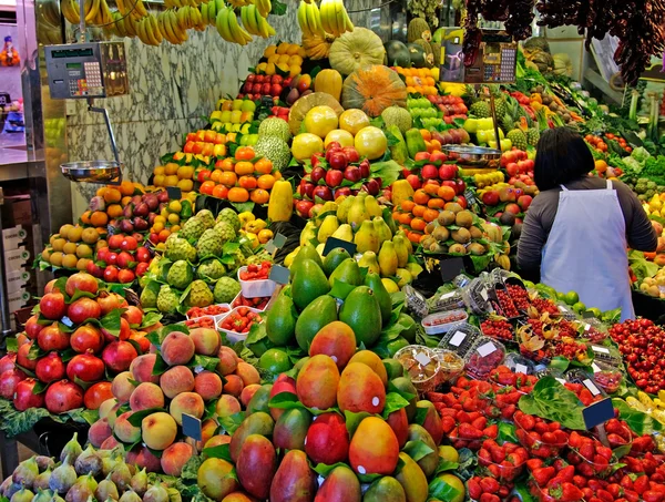 La boqueria, Früchte. weltberühmter markt von barcelona, spanien. selec — Stockfoto