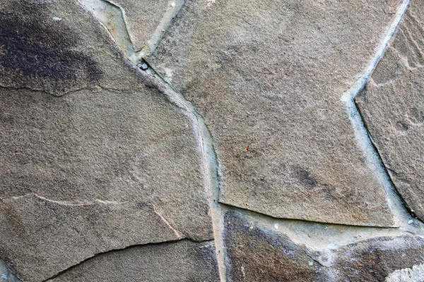 Teksturą ściany wykonane z łamanego brązowy kamień ozdobny. — Zdjęcie stockowe
