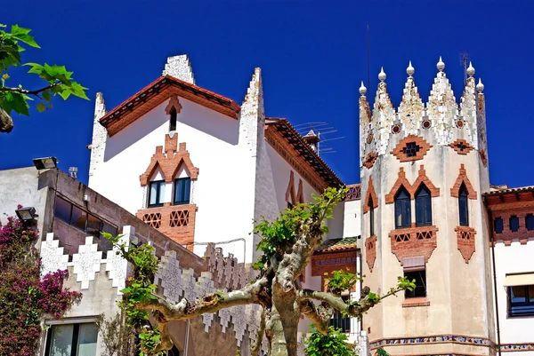 Kościół z piękną architekturą i ozdoba. Lloret de mar, — Zdjęcie stockowe
