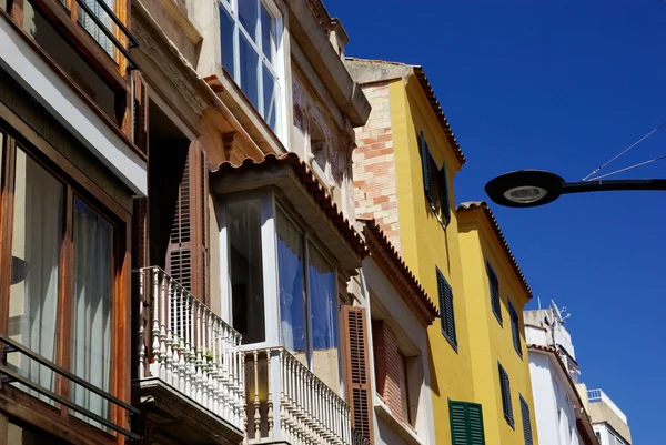 リョレト ・ デ ・ マルの典型的な街並み。コスタ ・ ブラバ, スペイン. — ストック写真