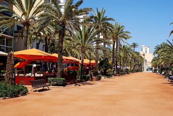 Lloret de mar hlavní ulici na břehu moře. Costa brava, Španělsko. — Stock fotografie