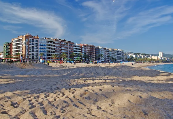 Paesaggio urbano della città spagnola di Lloret de Mar. Mare Mediterraneo . — Foto Stock