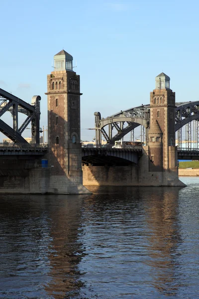 Die Brücke von Peter dem Großen. petersburg, russischer föderat — Stockfoto