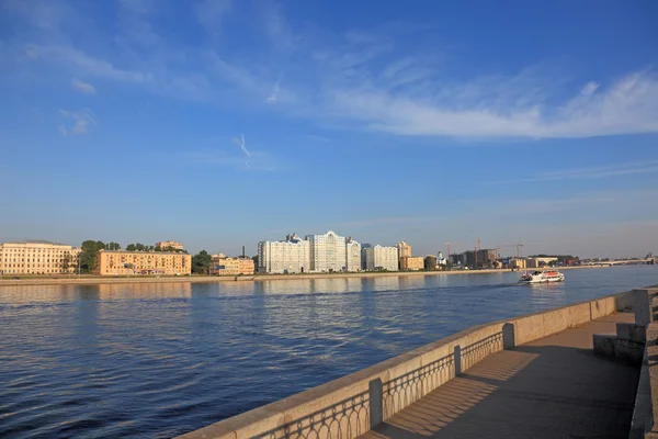 サンクトペテルブルクの都市景観、evenening で日没前に. — ストック写真