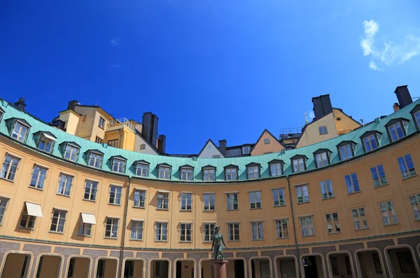 Grande vecchia architettura gialla a Stoccolma, Svezia . — Foto Stock