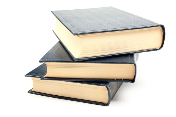 Beyaz arka plan üzerinde izole sararmış sayfaları ile üç eski kitaplar — Stok fotoğraf