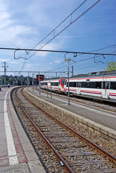 A vonat a spanyol állomás blanes, Európa. — Stock Fotó