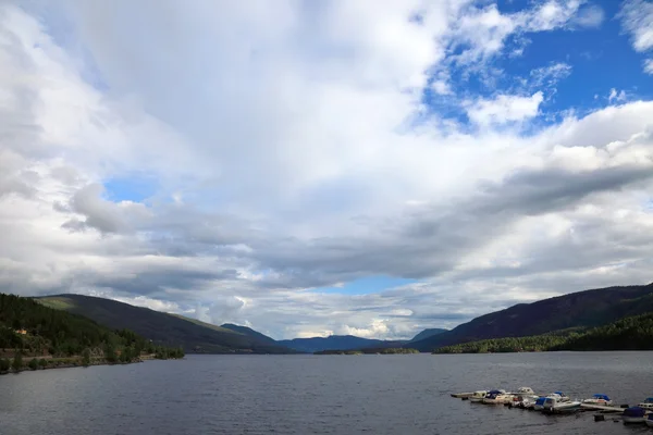 挪威在夏天的湖景。钨景观. — 图库照片