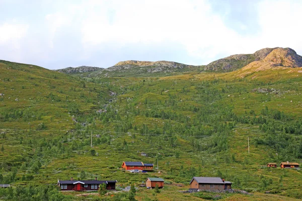Mountain landscape with houses in Norway. Scandinavian Europe. — Stock Photo, Image