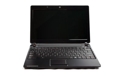 Beyaz arka plan üzerinde izole küçük modern siyah netbook.